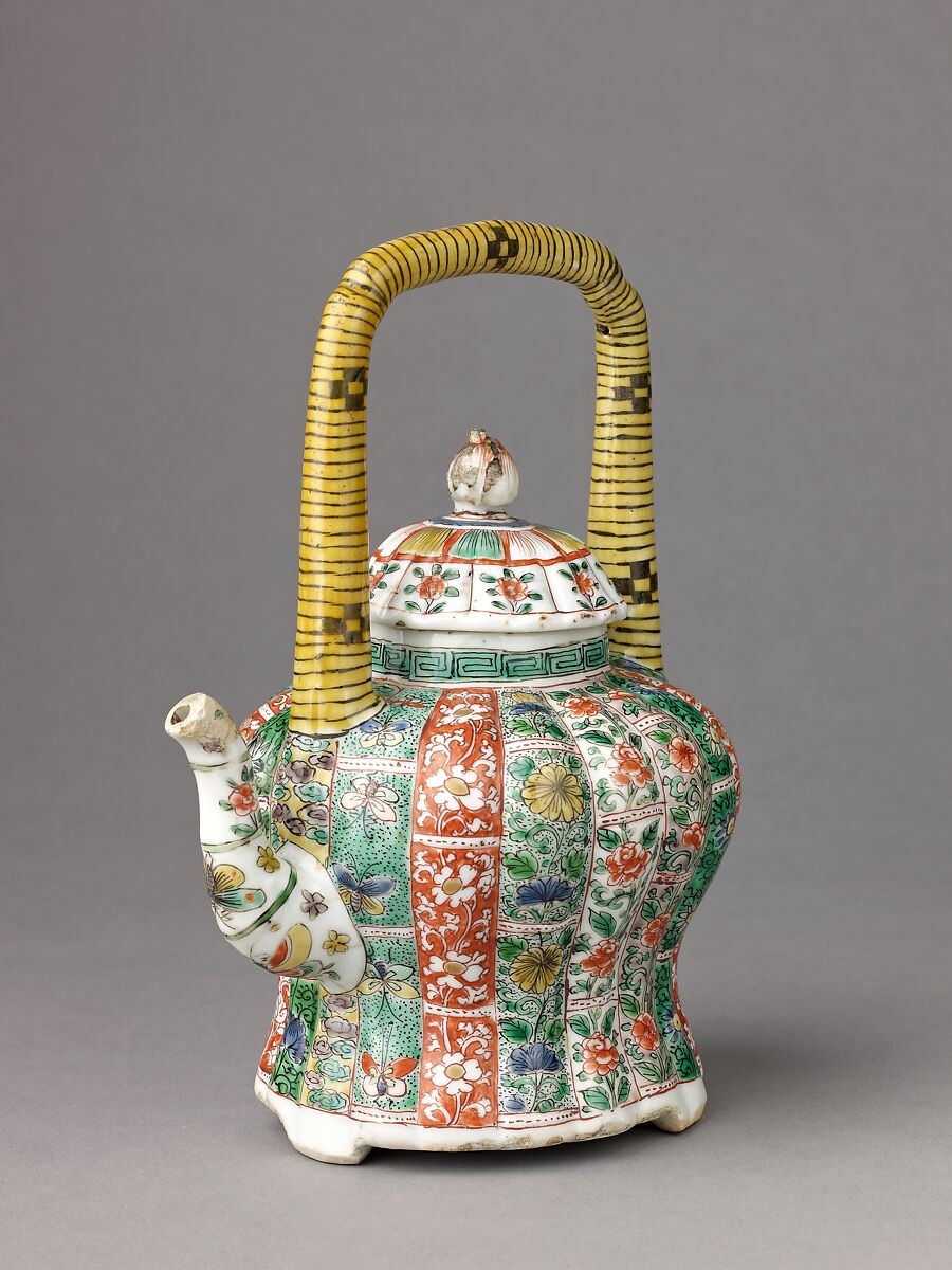 Covered wine pot or teapot, Chinese  , Qing Dynasty, Kangxi period, Porcelain painted in overglaze famille verte enamels and gilt., Chinese 