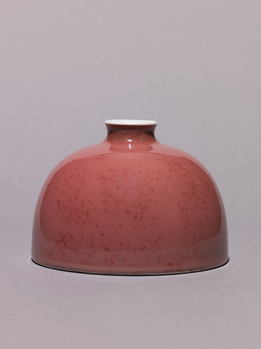 Water pot, Chinese  , Qing Dynasty, Porcelain with incised decoration under peach-bloom glaze., Chinese 