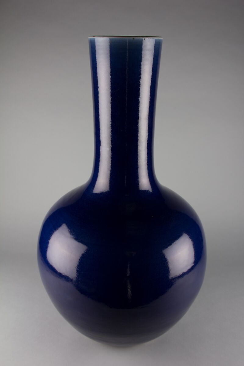 Vase in the shape of a bottle, Porcelain with violet blue glaze (Jingdezhen ware), China 