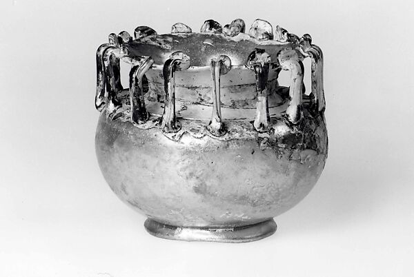 Jar with sixteen handles