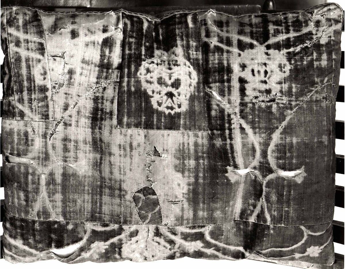 Folding armchair (sedia a Savonarola type), Walnut, partly turned and carved; red plain velvet., Italian