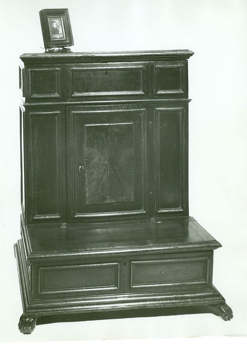 Prie Dieu (Prayer desk), Walnut, Italian (?)