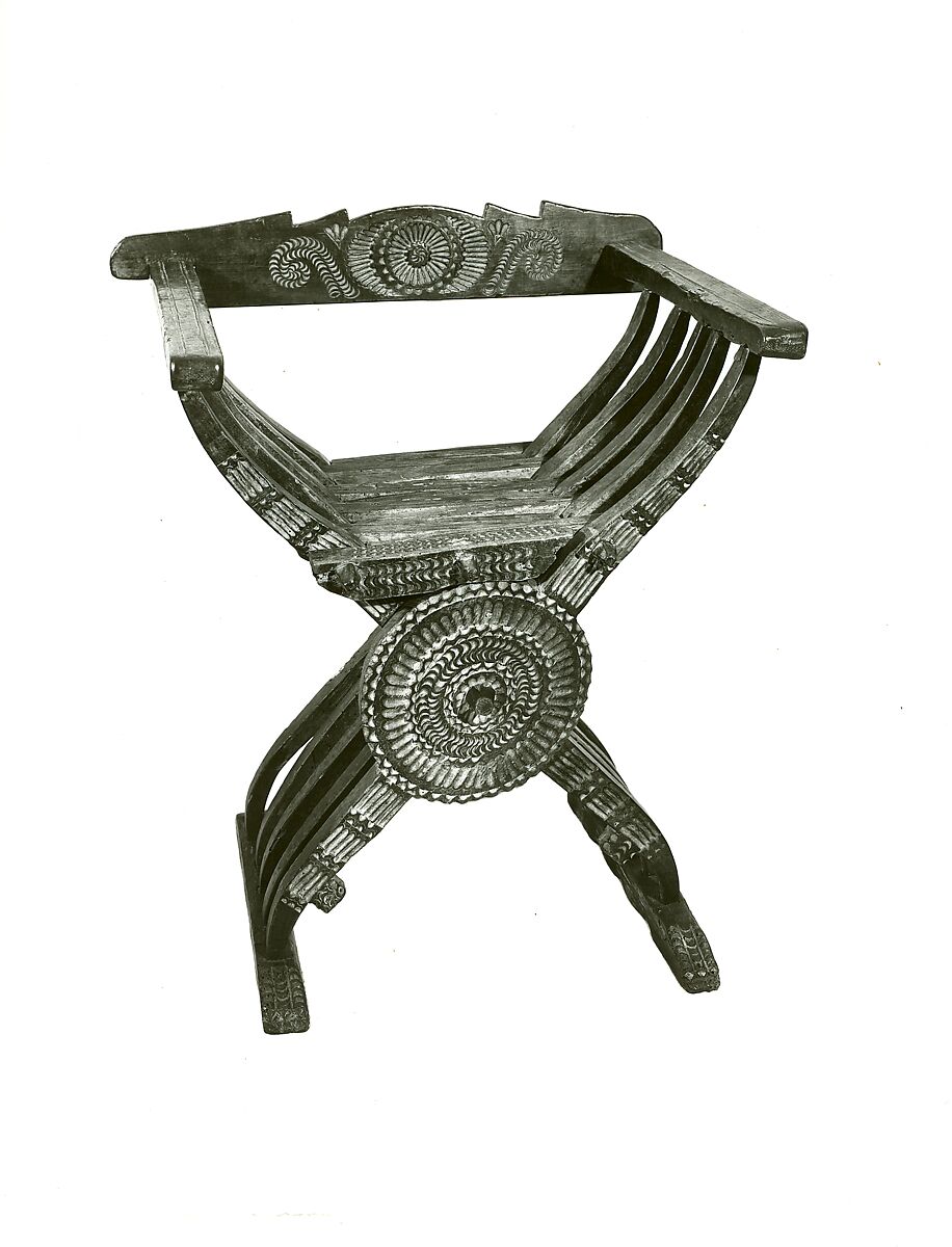 Folding armchair (sedia a Savonarola), Walnut, carved., Italian (or Spanish?) 