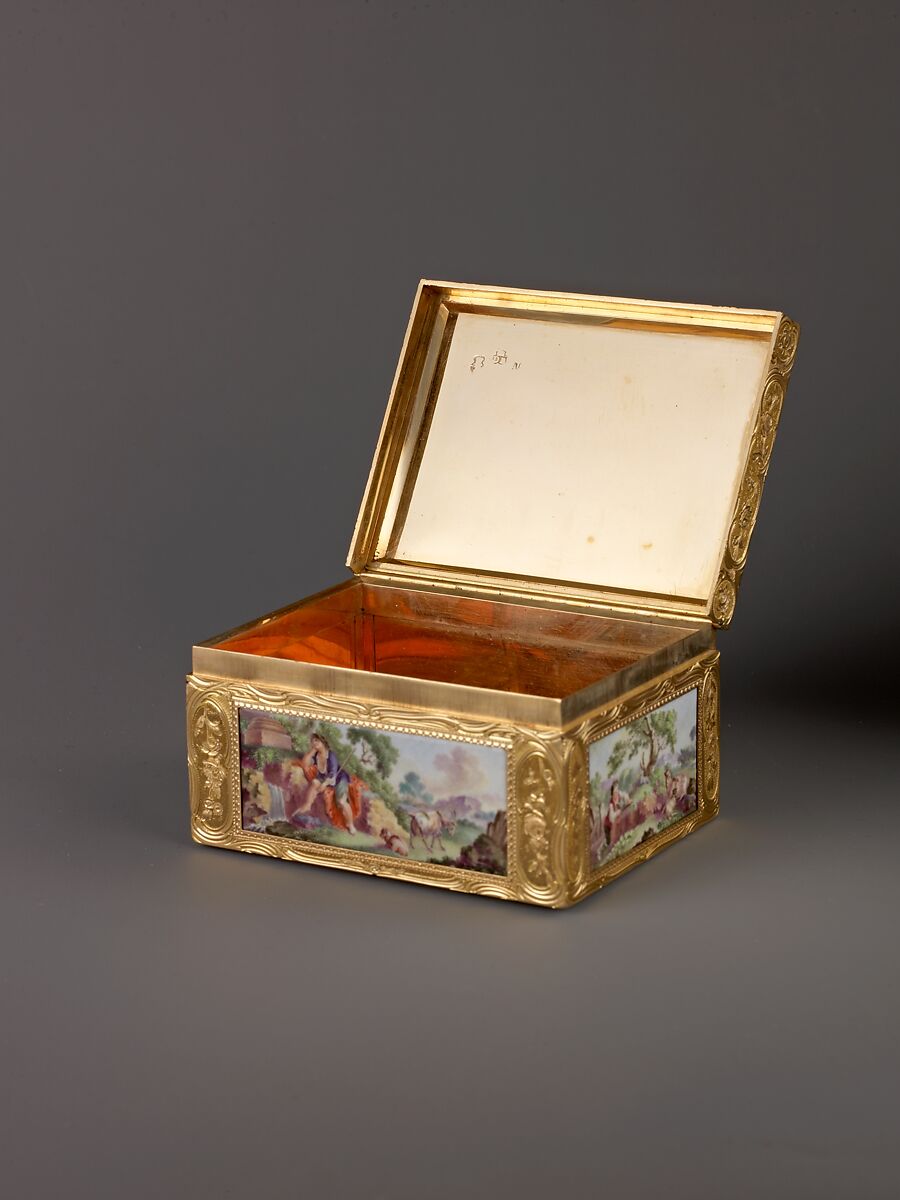 Snuffbox with Pastoral Scenes, Gold and enamel, North German