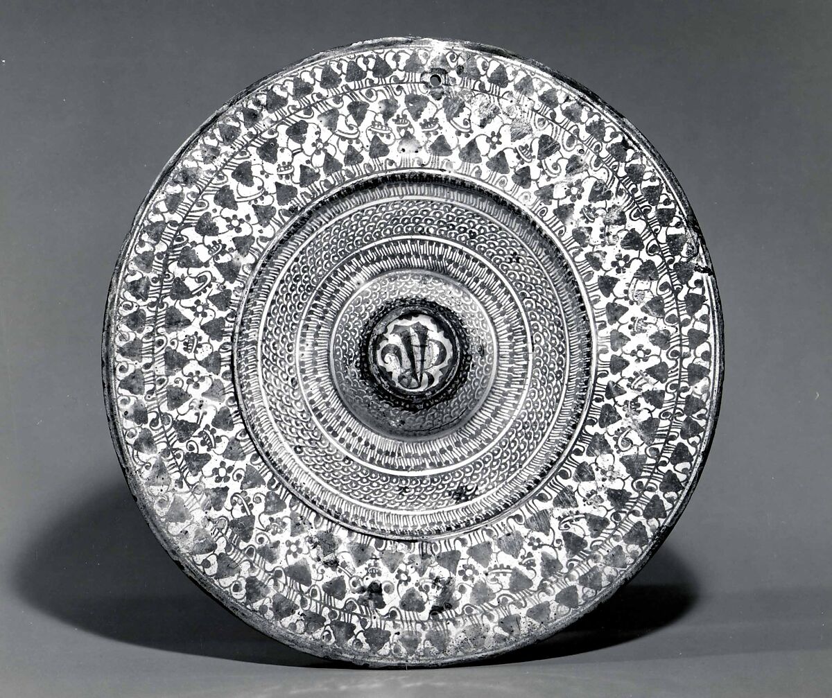 Dish, Lusterware.  Earthenware, tin-glaze, luster-painted., Spanish, Valencia (probably Manises)