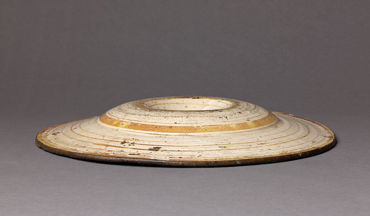 Dish, Lusterware.  Earthenware, tin-glaze, luster-painted., Spanish, Valencia (probably Manises)