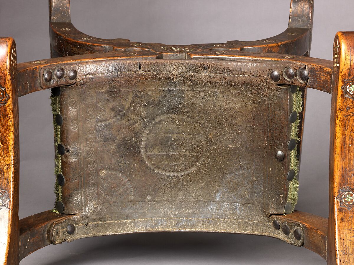 Hip-joint armchair (Dantesca type), Elm (?), bone, carved; leather (?), tooled embroidery, silk velvet, metal., Italian