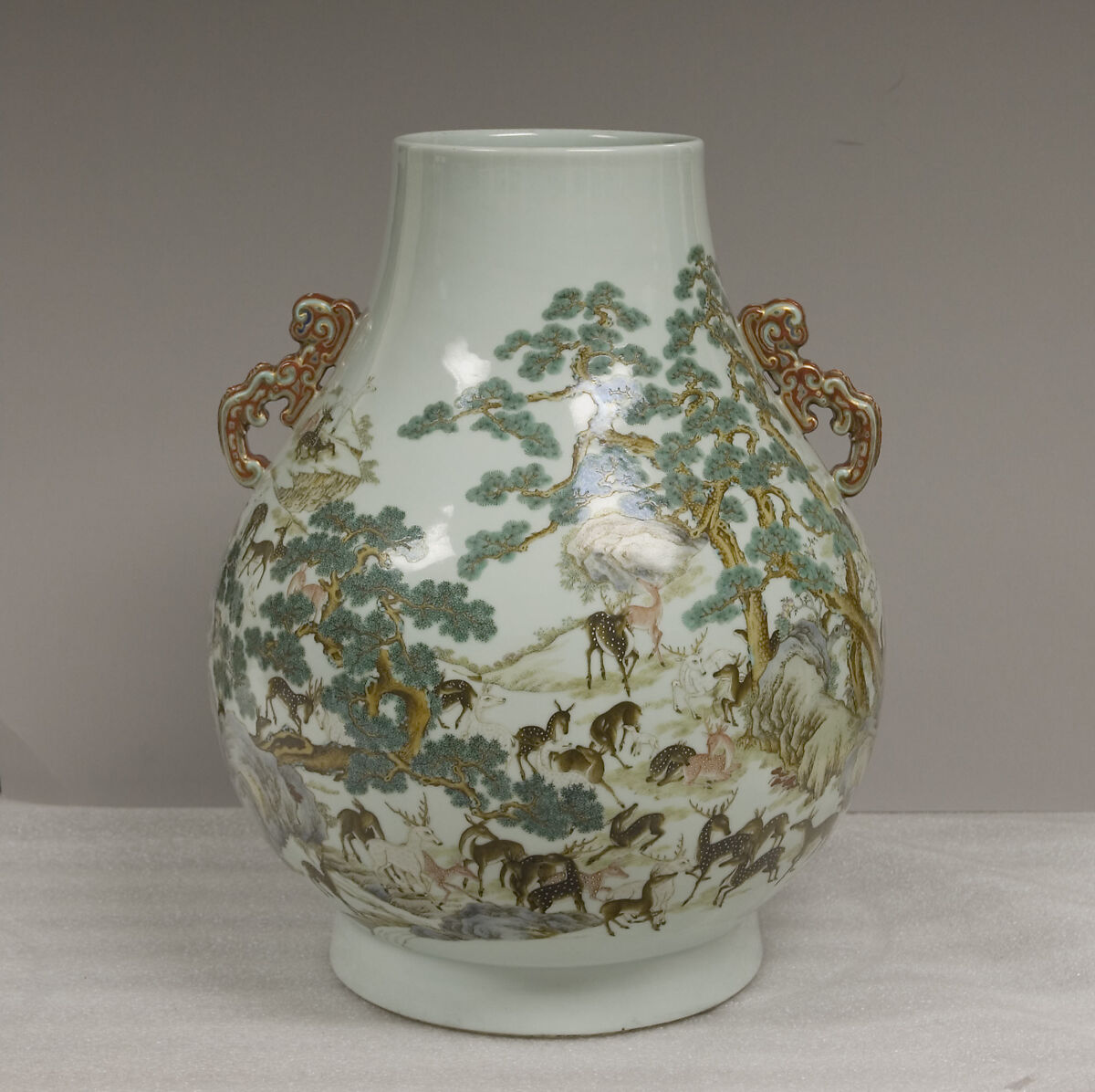 Vase with "One Hundred Deer" Motif, Porcelain painted in overglaze enamels (Jingdezhen ware), China 