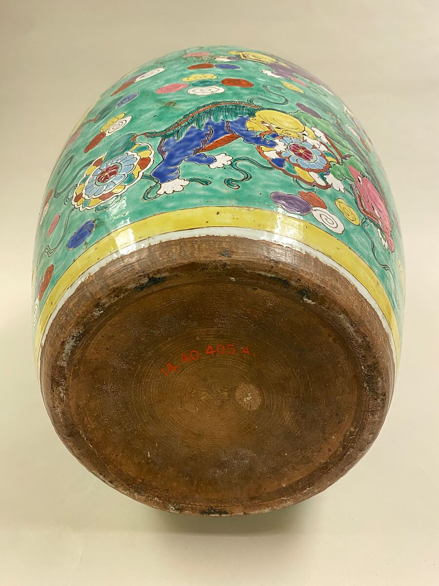 Covered jar with lions, Porcelain painted in overglaze polychrome enamels (Jingdezhen ware), China