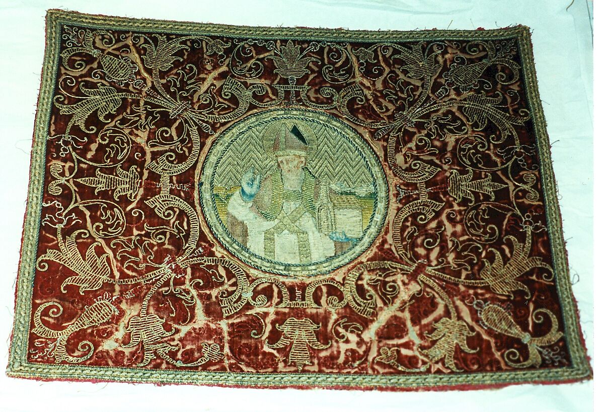 Roundel, linen, silk, and gilt metal thread appliquéd to silk cut velvet embroidered with silk and gilt metal thread in padded couching and couching of gilt metal strips., Italian or Spanish