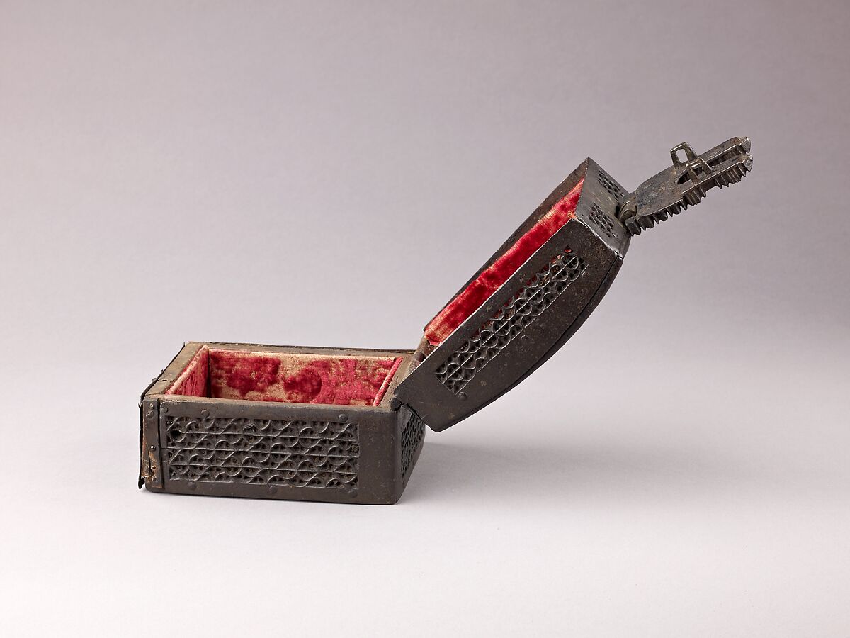 Coffret à mailles, Wood, wrought iron, French