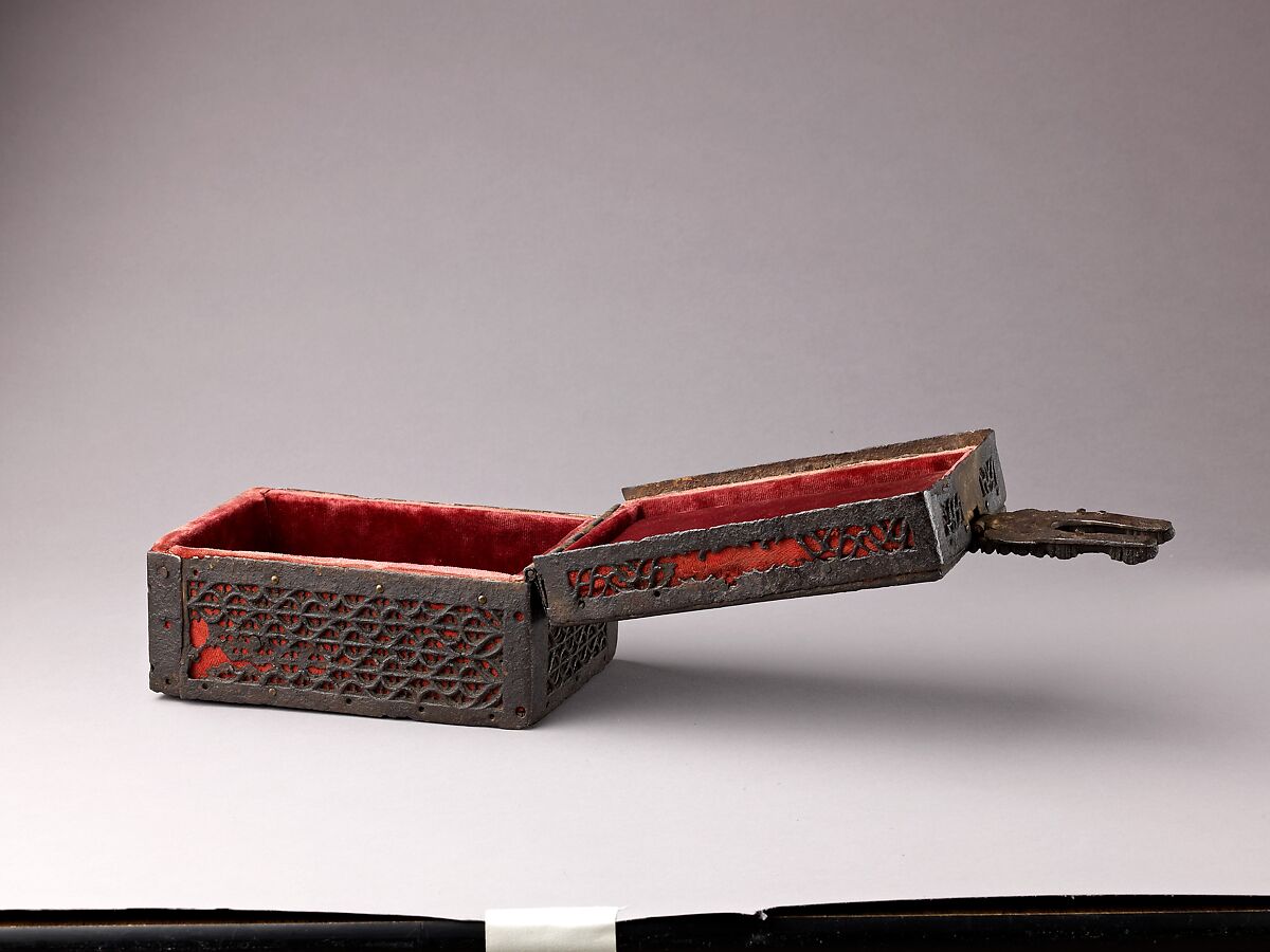 Coffret a mailles, Wood, wrought iron, French