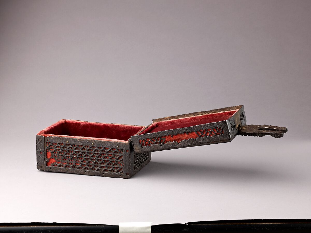 Coffret a mailles, Wood, wrought iron, French