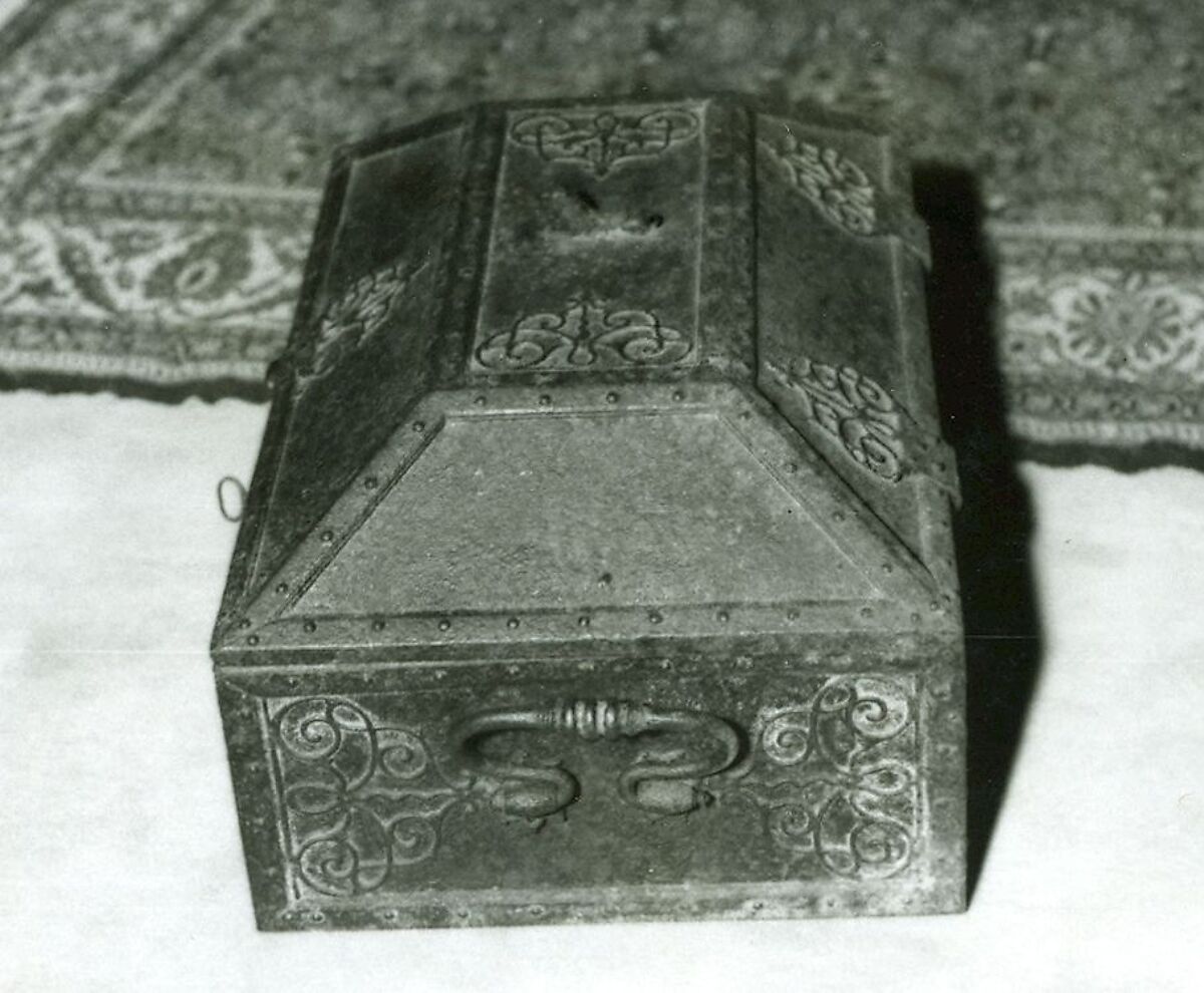 Coffer, Iron, Spanish or French