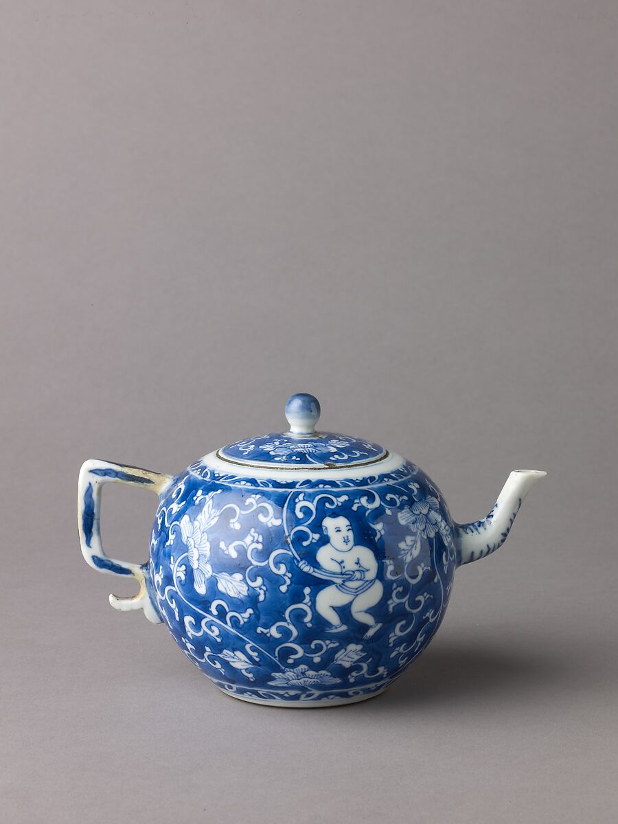 Covered wine pot or teapot, Chinese  , Qing Dynasty, Kangxi period, Porcelain painted in underglaze blue., Chinese 