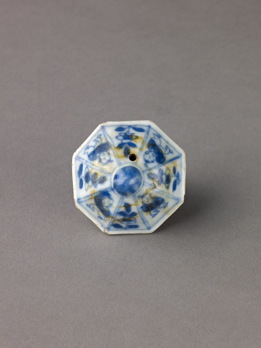 Small covered wine pot or teapot, Chinese  , Qing Dynasty, Kangxi period, Porcelain painted in underglaze blue., Chinese