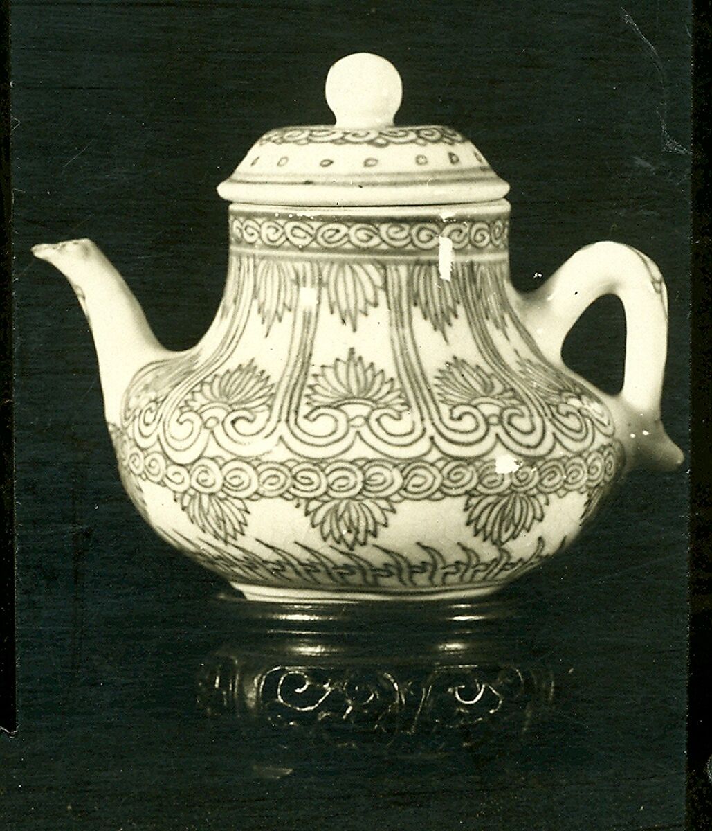 Small covered wine pot or teapot, Chinese  , Qing Dynasty, Kangxi period, "Soft-paste" porcelain painted in underglaze blue, Chinese