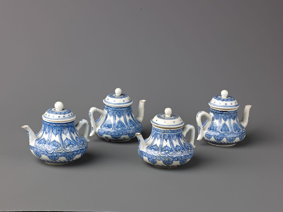 Small covered wine pot or teapot, Chinese  , Qing Dynasty, Kangxi period, "Soft-paste" porcelain painted in underglaze blue, Chinese 