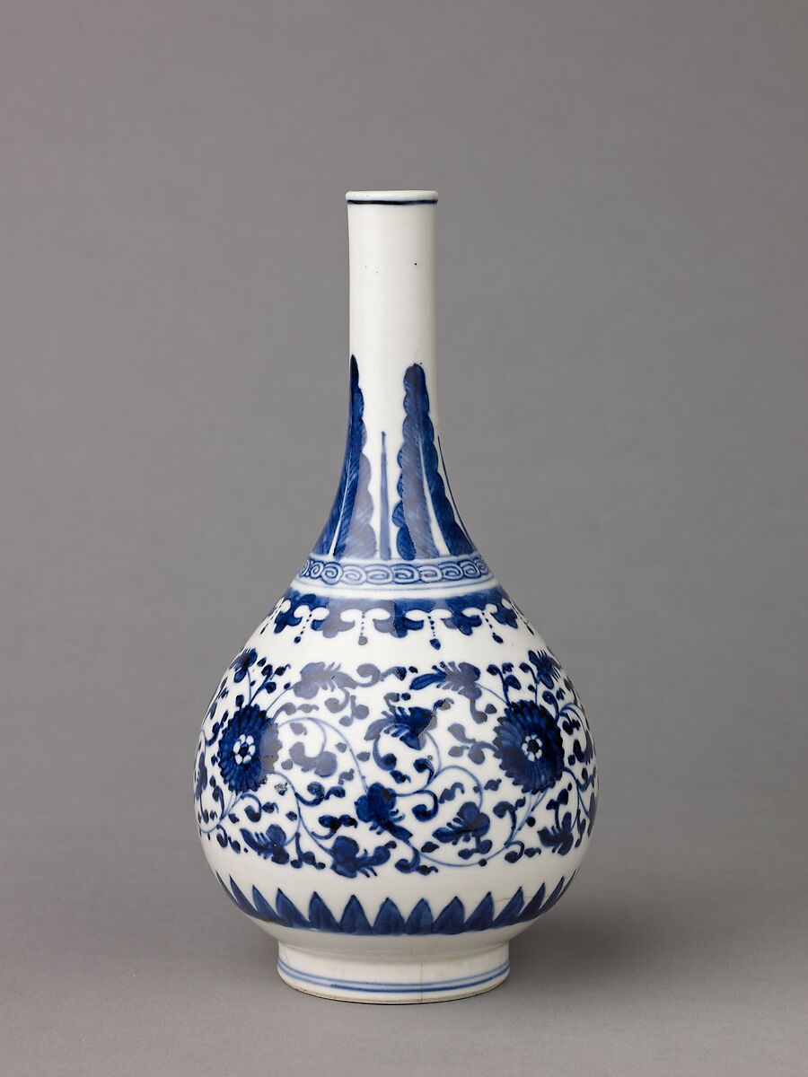 Bottle-shaped vase, Porcelain painted in underglaze blue., Chinese