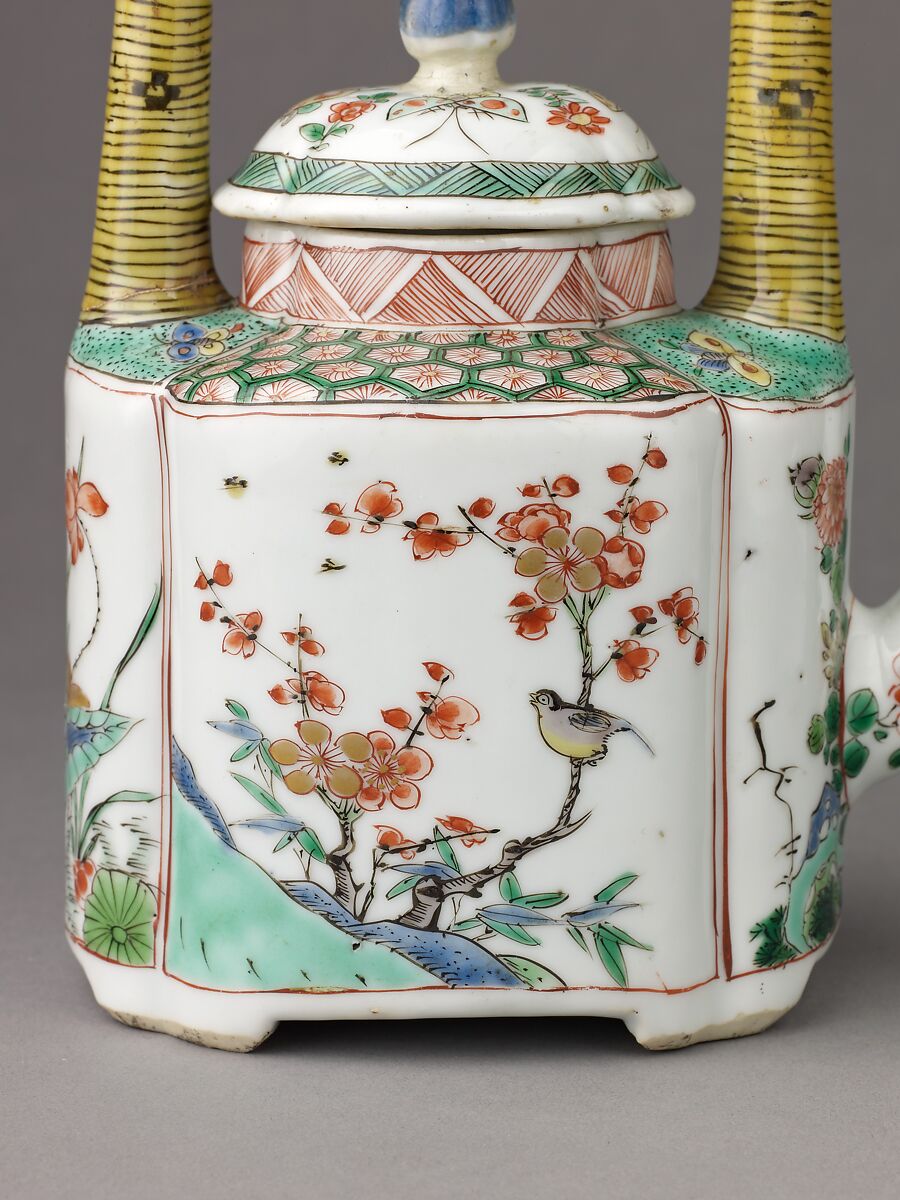 Small covered wine pot or teapot, Chinese  , Qing Dynasty, Kangxi period, Porcelain painted in overglaze famille verte enamels and gilt, Chinese