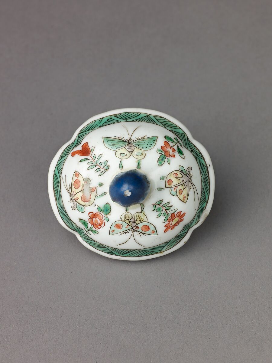 Small covered wine pot or teapot, Chinese  , Qing Dynasty, Kangxi period, Porcelain painted in overglaze famille verte enamels and gilt, Chinese