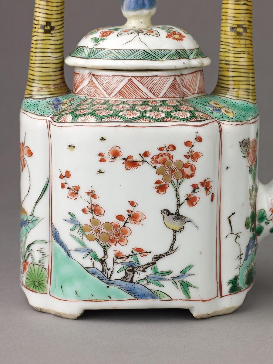 Small covered wine pot or teapot, Chinese  , Qing Dynasty, Kangxi period, Porcelain painted in overglaze famille verte enamels and gilt, Chinese