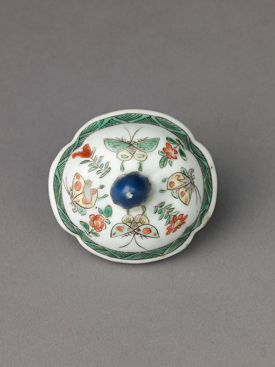 Small covered wine pot or teapot, Chinese  , Qing Dynasty, Kangxi period, Porcelain painted in overglaze famille verte enamels and gilt, Chinese