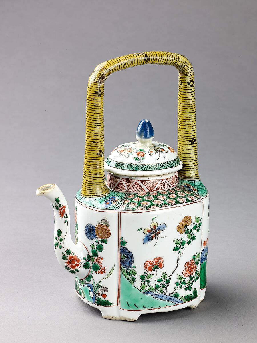 Small covered wine pot or teapot, Chinese  , Qing Dynasty, Kangxi period, Porcelain painted in overglaze famille verte enamels and gilt, Chinese