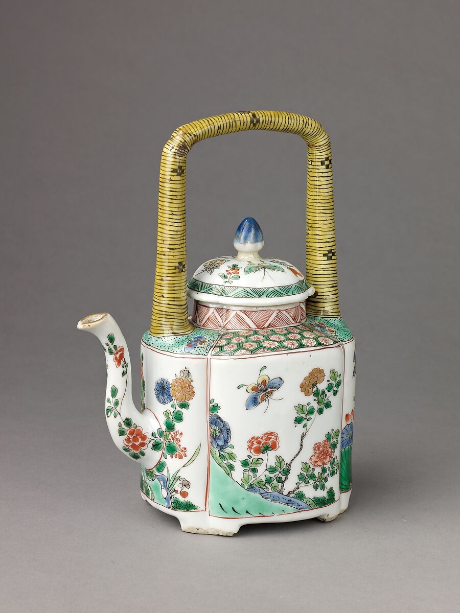 Small covered wine pot or teapot, Chinese  , Qing Dynasty, Kangxi period, Porcelain painted in overglaze famille verte enamels and gilt, Chinese