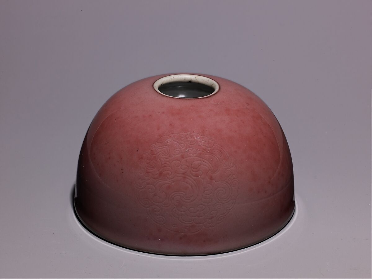 Water pot, Chinese  , Qing Dynasty, Kangxi period, Porcelain with incised decoration under peach-bloom glaze., Chinese 