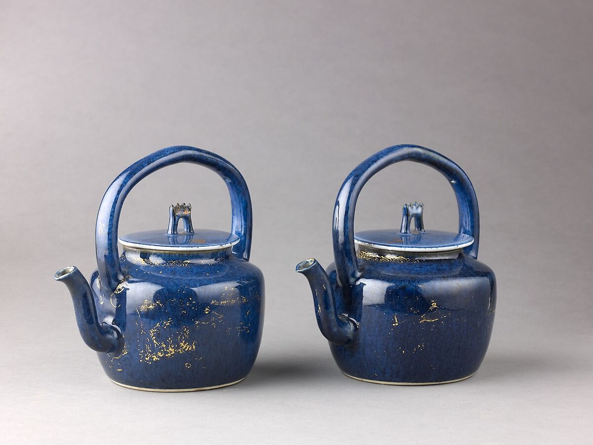 Covered teapot or wine pot (pair with 1975.1.1705), Chinese  , Qing Dynasty, Kangxi period, Porcelain with "powder-blue" glaze, painted in overglaze gilt., Chinese