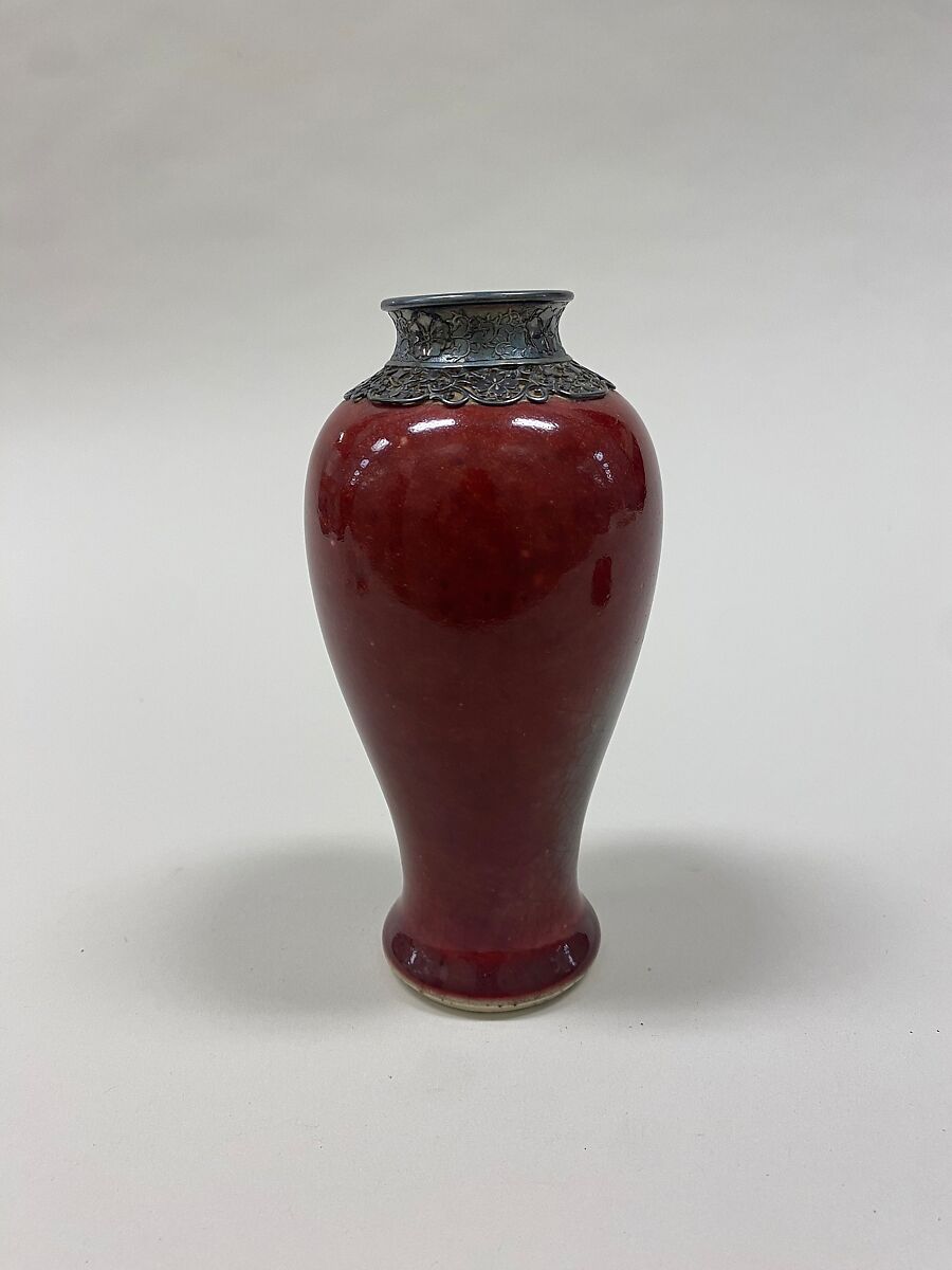 Meiping vase, Porcelain with copper red glaze (Jingdezhen ware), copper mouth rim), China 