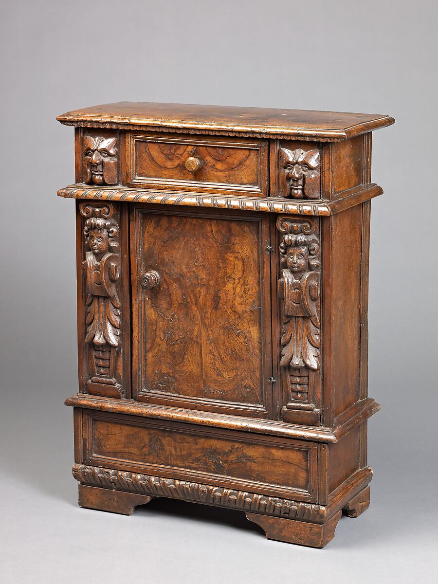 Small cabinet, Walnut, carved., Italian (Northern?) 