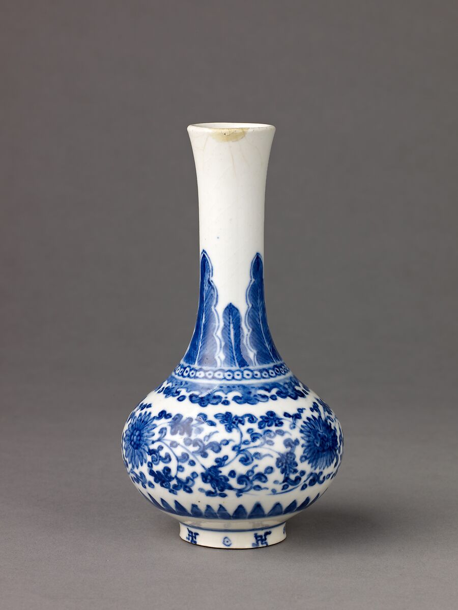 Small vase, Chinese  , Qing Dynasty, Porcelain painted in underglaze blue., Chinese 