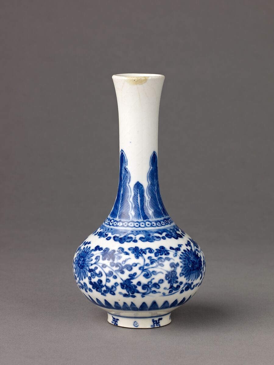 Small vase, Chinese  , Qing Dynasty, Porcelain painted in underglaze blue., Chinese