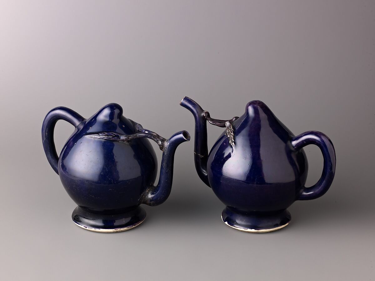 Peach-shaped wine pot or teapot (pair with 1975.1.1722), Chinese  , Qing Dynasty, Porcelain with relief decoration under aubergine glazes., Chinese 