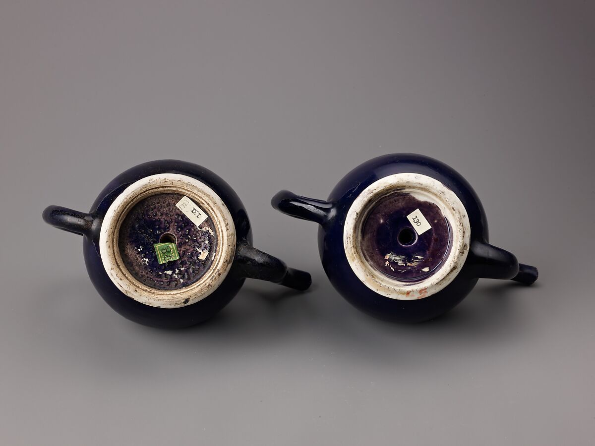 Peach-shaped wine pot or teapot (pair with 1975.1.1722), Chinese  , Qing Dynasty, Porcelain with relief decoration under aubergine glazes., Chinese