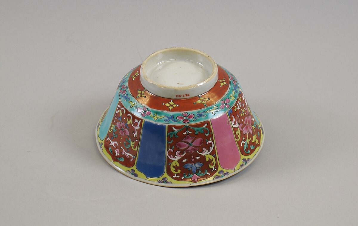 Bowl, Porcelain painted in overglaze iron-red and polychrome enamels, China
