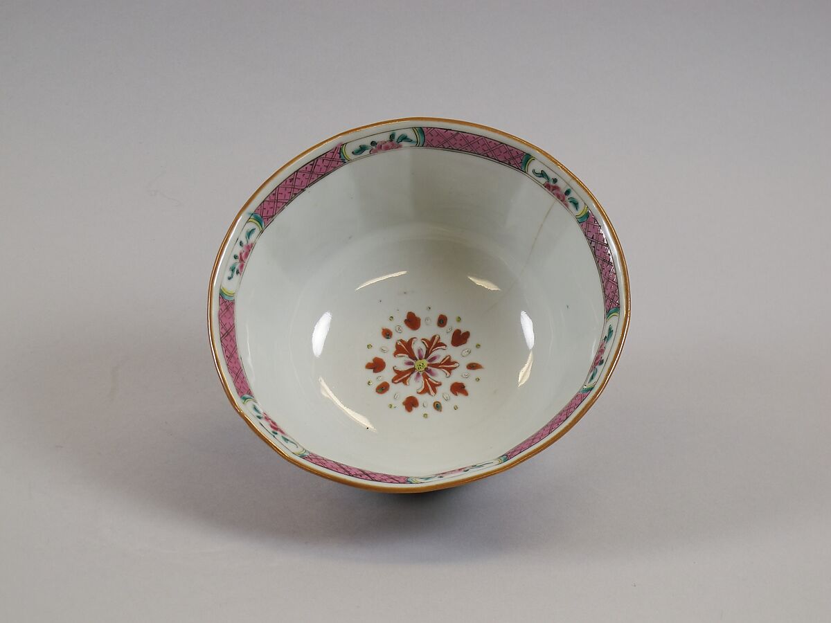 Bowl, Porcelain painted in overglaze iron-red and polychrome enamels, China