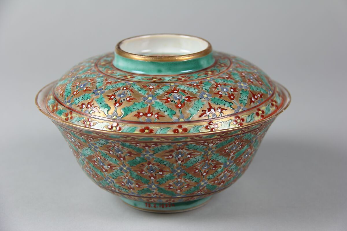 Covered Bowl, Porcelain painted in overglaze polychrome enamels and gilt, China 