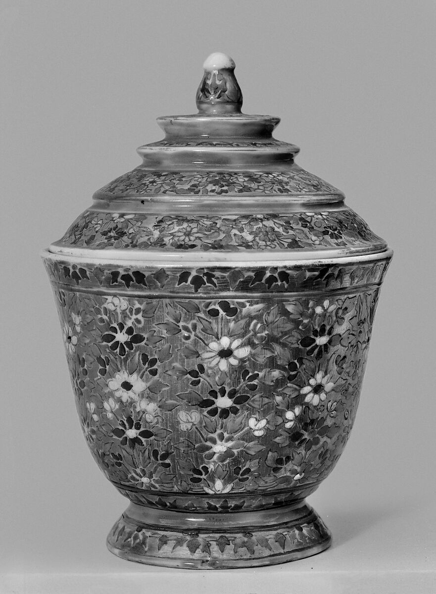 Covered cup with floral pattern, Porcelain painted in overglaze polychrome enamels (Bencharong ware for Thai market ), China 