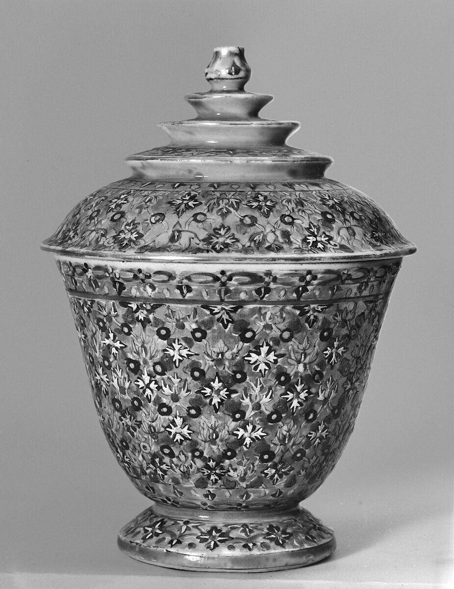 Covered cup with floral pattern, Porcelain painted in overglaze polychrome enamels (Bencharong ware for Thai market), China 