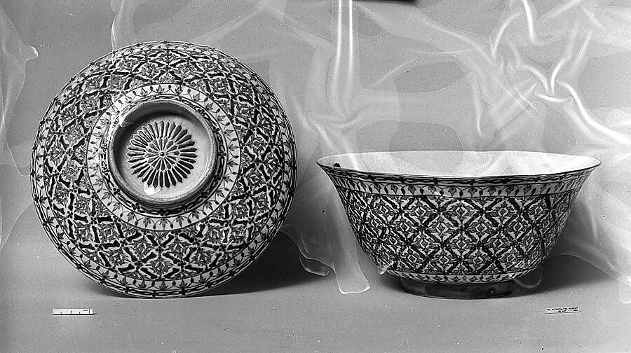 Bowl with Saucer Cover, Porcelain painted in overglaze polychrome enamels, China 