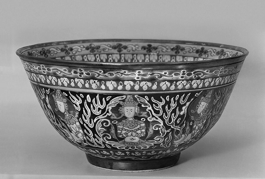 Bowl with mythical Thai figures, Porcelain painted in overglaze polychrome enamels (Bencharong ware for Thai market), China 