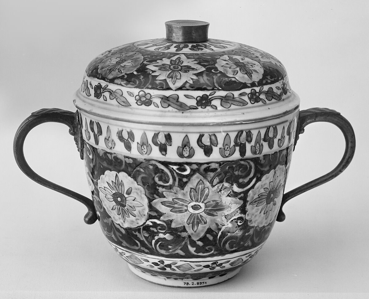 Covered bowl with floral pattern, Porcelain painted in underglaze cobalt blue and polychrom enamels over a black ground (Jingdezhen ware), China 