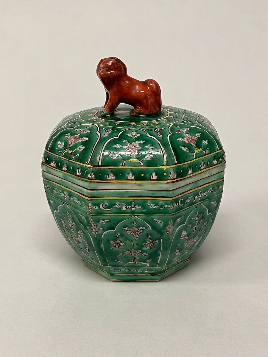 Octagonal jar with cover, Porcelain painted in overglaze polychrome enamels (Bencharong ware for Thai market ), China 
