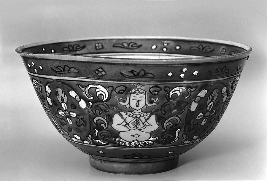 Bowl with Thai mythical figures, Porcelain painted in overglaze polychrome enamels (Bencharong ware for Thai market), China 