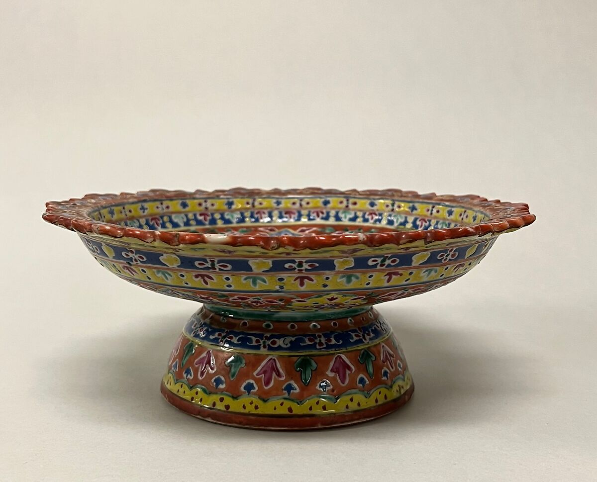 Footed dish with floral pattern, "Porcelain painted in overglaze polychrome enamels (Bencharong ware for Thai market), China 