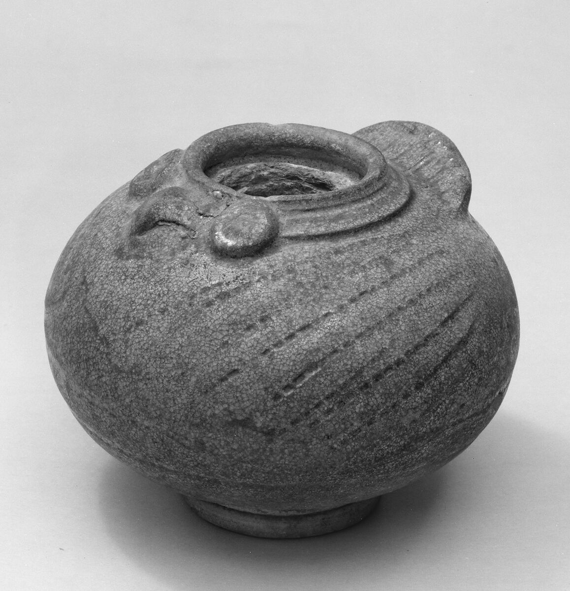 Water pot in the shape of a bird, Stoneware with celadon glaze (Yue ware), China 
