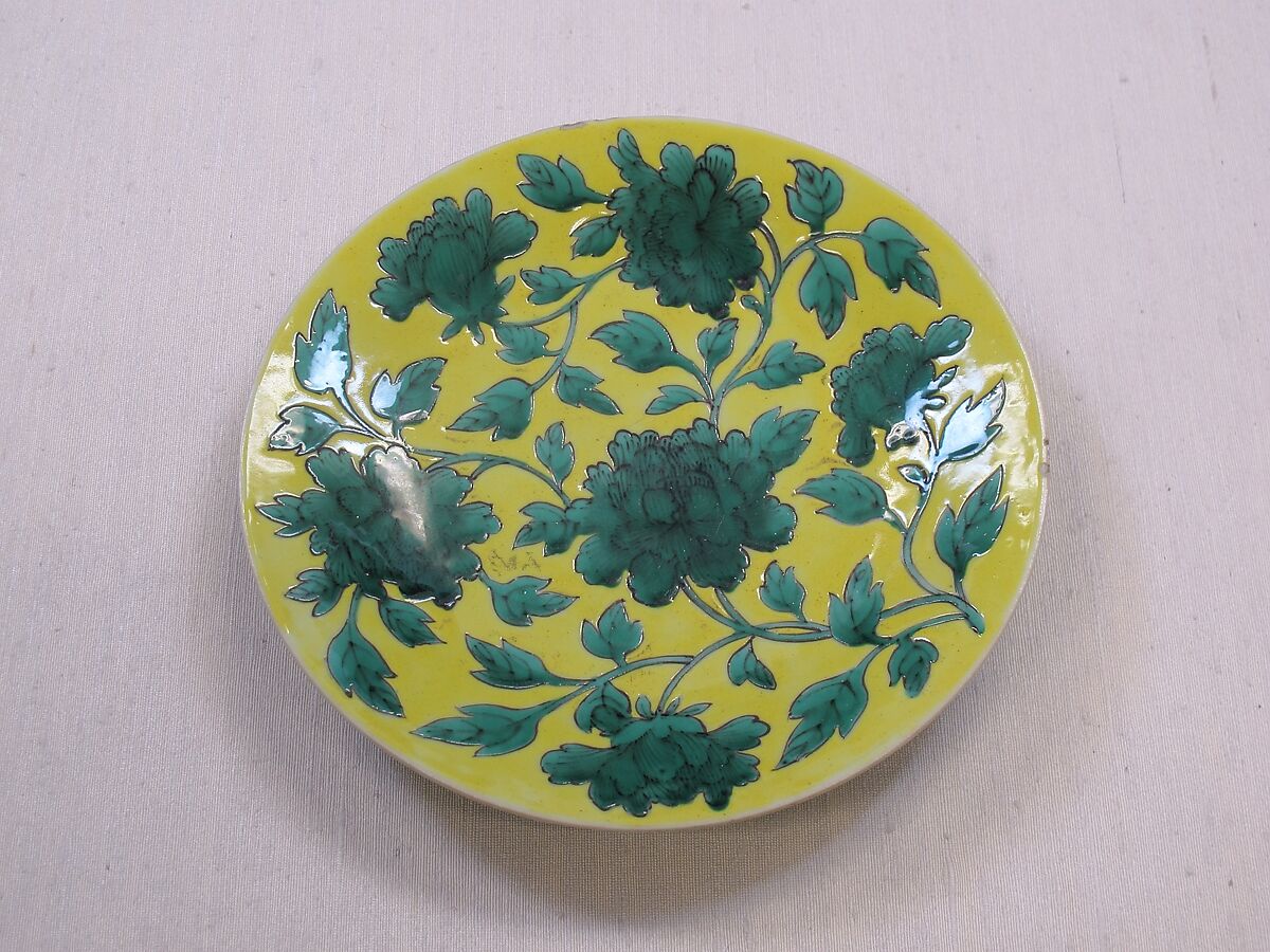 Dish with flowers, Porcelain painted in overglaze green and yellow enamels (Jingdezhen ware), China 